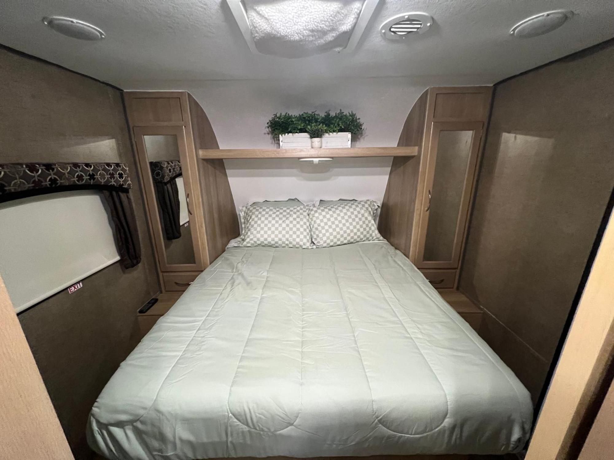 Camping Surfside Glamping Camper Klamath