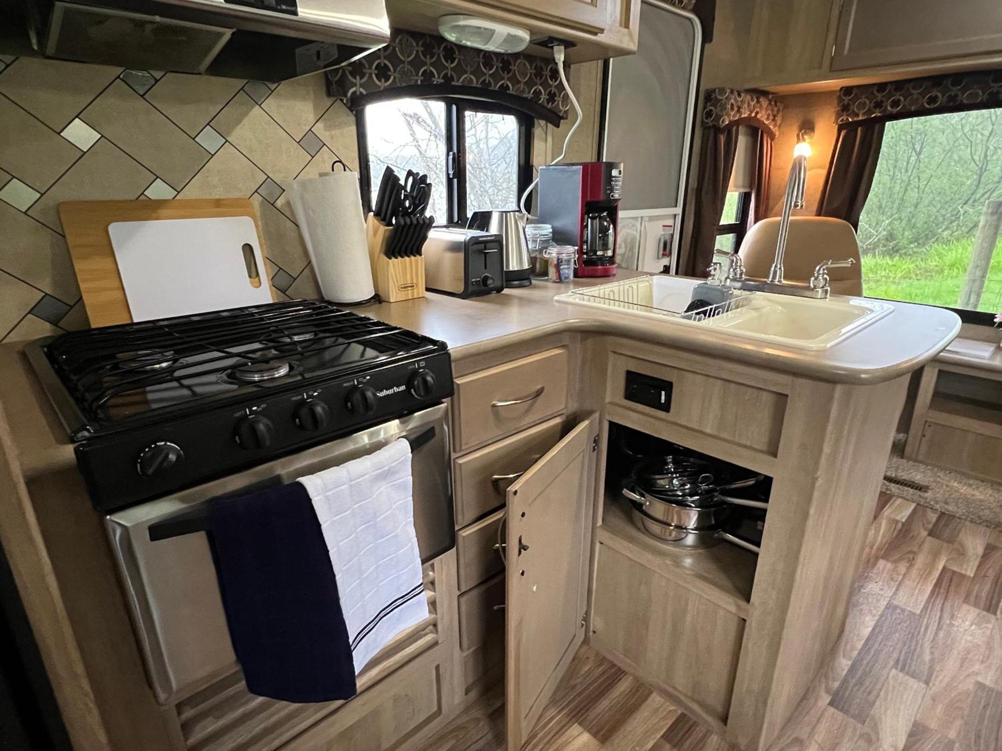 Camping Surfside Glamping Camper